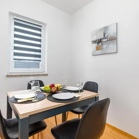 Sunny Lena Apartman *